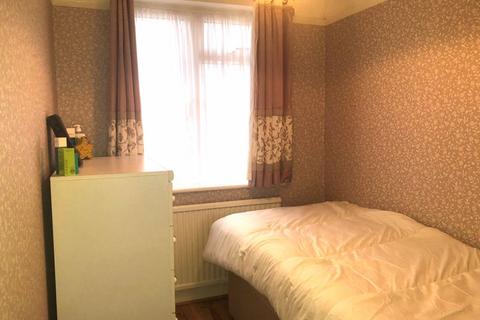 52 Goshawk Gardens, Hayes, UB4 8LB