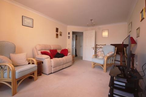 1 bedroom flat for sale - Holtsmere Close, Watford WD25