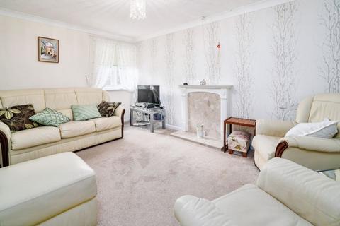 2 bedroom flat for sale, Darkes Lane, Potters Bar EN6