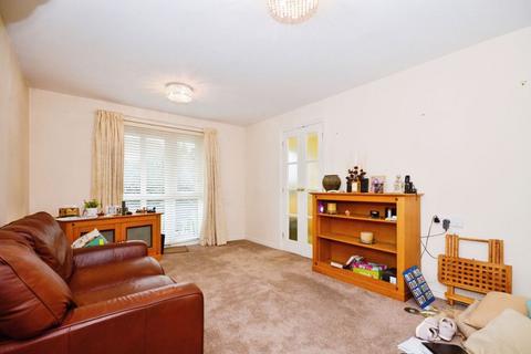 2 bedroom flat for sale, 63-67 Hempstead Road, Watford WD17