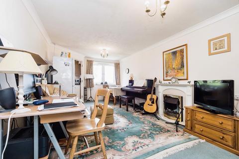 1 bedroom apartment for sale, Heron Court, Ilford IG1