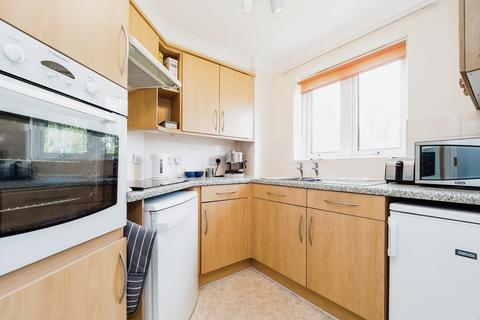 1 bedroom apartment for sale, Heron Court, Ilford IG1