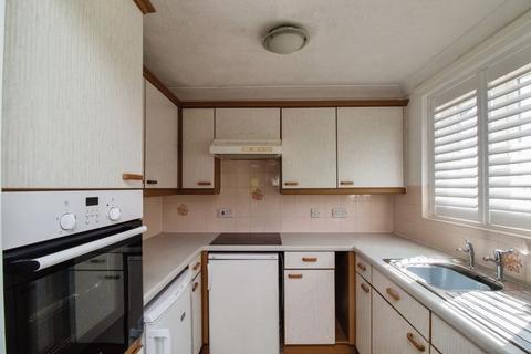 1 bedroom flat for sale - King Georges Close, Rayleigh SS6