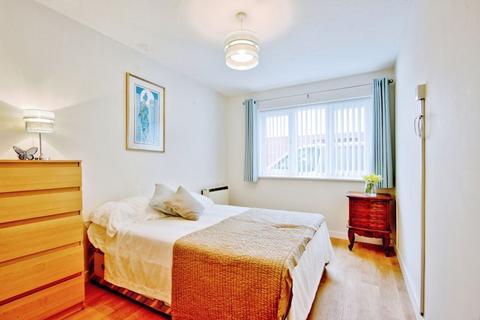 1 bedroom flat for sale, 236 High Street, Great Wakering SS3