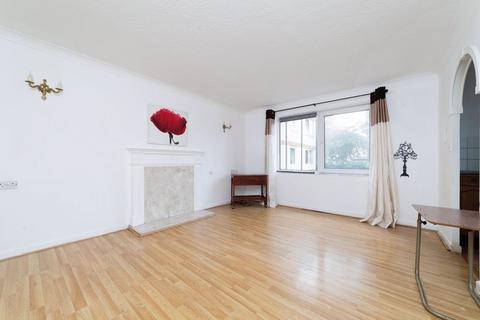 2 bedroom flat for sale, High Road, Loughton IG10