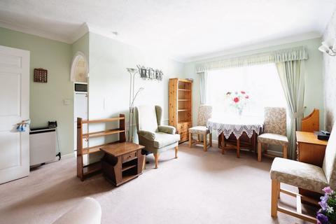 2 bedroom flat for sale, Fentiman Way, Hornchurch RM11