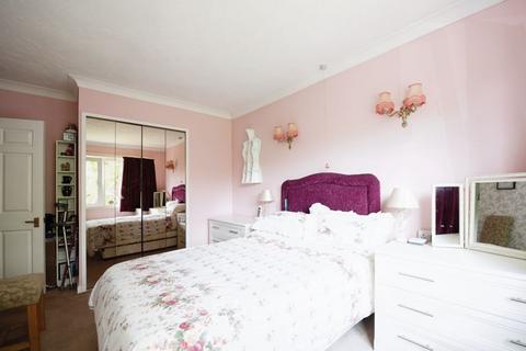 2 bedroom flat for sale, Fentiman Way, Hornchurch RM11
