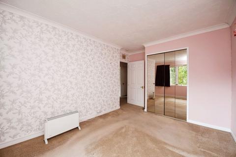 2 bedroom flat for sale, Fentiman Way, Hornchurch RM11