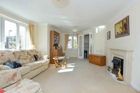 1 bedroom flat for sale, Oyster Lane, Byfleet KT14