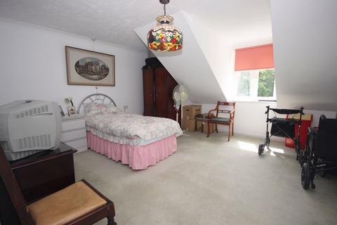 2 bedroom flat for sale, Warham Road, Croydon CR2