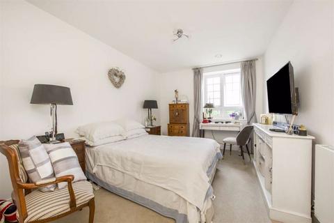 2 bedroom flat for sale, Twickenham Road, Isleworth TW7