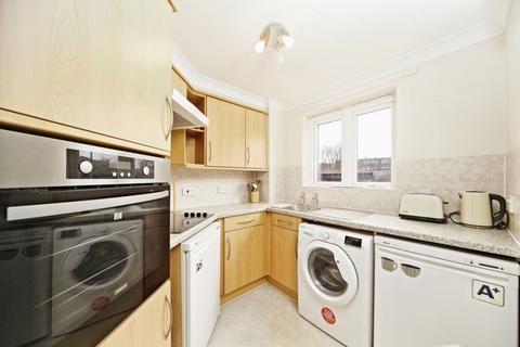 1 bedroom flat for sale, Clifton Park Avenue, Raynes Park SW20