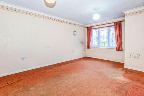 2 bedroom flat for sale, Albany Place, Egham TW20