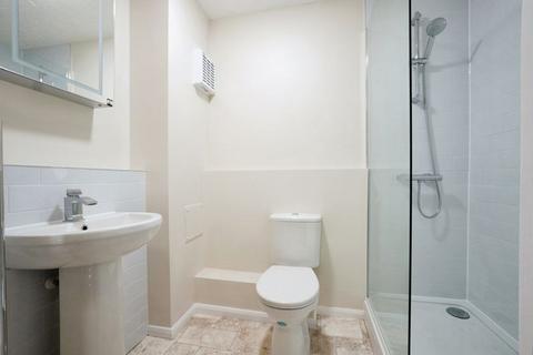 2 bedroom flat for sale, Thicket Road, Sutton SM1
