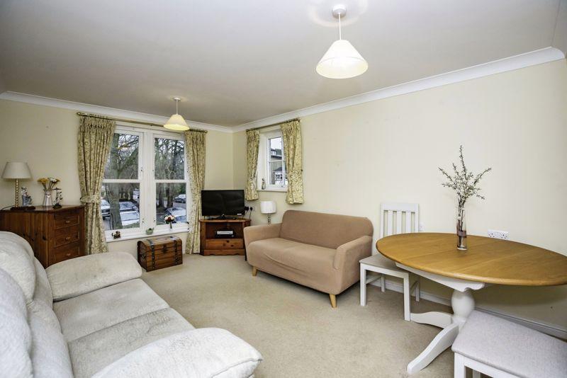 Glen View, Gravesend DA12 1 bed flat for sale £80,000