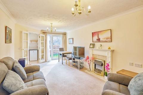 1 bedroom flat for sale, Parkland Grove, Ashford TW15