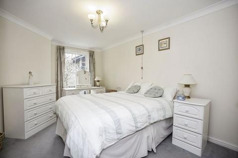 2 bedroom flat for sale, Glen View, Gravesend DA12
