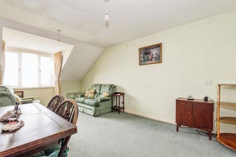 1 bedroom flat for sale - Belmont Road, Leatherhead KT22