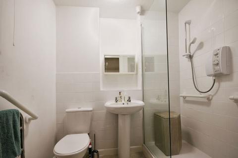 1 bedroom flat for sale, Belmont Road, Leatherhead KT22