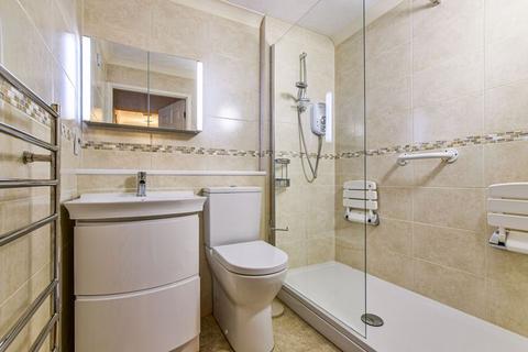 2 bedroom flat for sale, Ruskin Court, Knutsford WA16