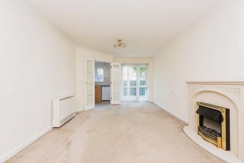 1 bedroom flat for sale, Parkland Grove, Ashford TW15