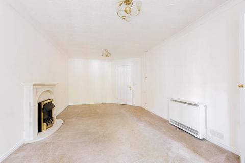 1 bedroom flat for sale, Parkland Grove, Ashford TW15