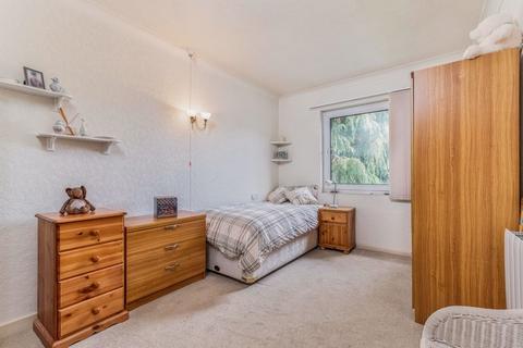2 bedroom flat for sale, Beechwood Gardens, Caterham CR3