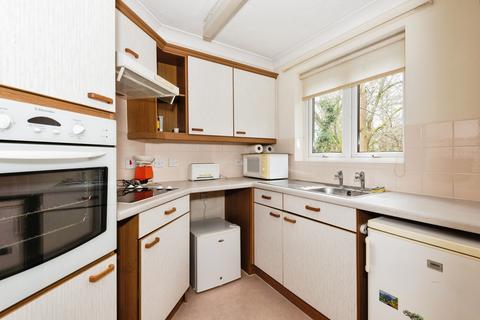1 bedroom apartment for sale, Saddlers Court, Epsom KT18