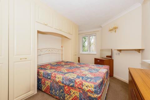 1 bedroom apartment for sale, Saddlers Court, Epsom KT18