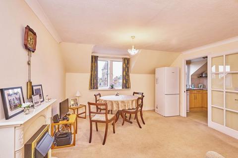 2 bedroom flat for sale, Parkland Grove, Ashford TW15