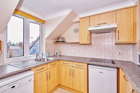 2 bedroom flat for sale, Parkland Grove, Ashford TW15