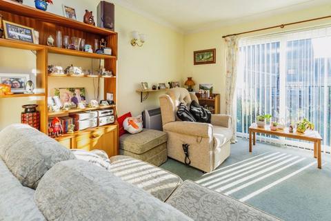 1 bedroom flat for sale, Victoria Road, Horley RH6