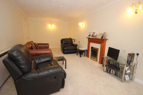 2 bedroom flat for sale, 91-103 Croydon Road, Caterham CR3