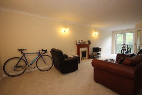 2 bedroom flat for sale, 91-103 Croydon Road, Caterham CR3