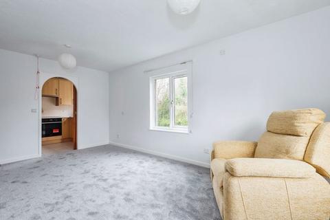 2 bedroom flat for sale, Belmont Road, Leatherhead KT22