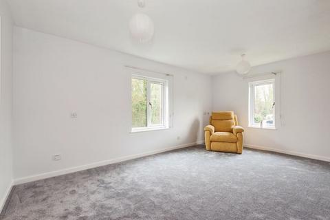 2 bedroom flat for sale, Belmont Road, Leatherhead KT22