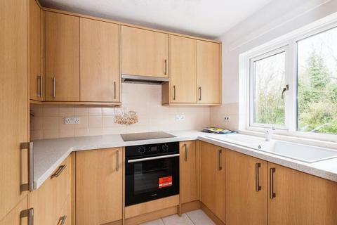 2 bedroom flat for sale, Belmont Road, Leatherhead KT22