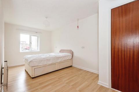 2 bedroom flat for sale, Belmont Road, Leatherhead KT22