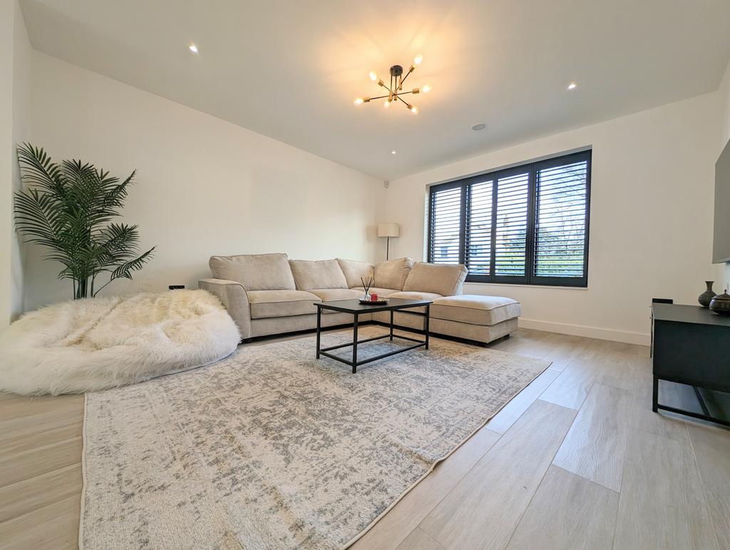 Rosslyn Avenue, East EN4 3 bed semidetached house for sale £