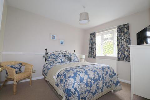 3 bedroom detached house for sale, Chard Drive, Barton Hills, Luton, Bedfordshire, LU3 4EQ