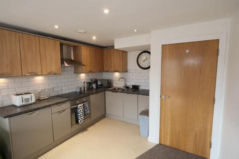 2 bedroom apartment to rent, Stone ST15