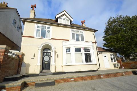 6 bedroom detached house to rent, Russell Hill, Purley, CR8