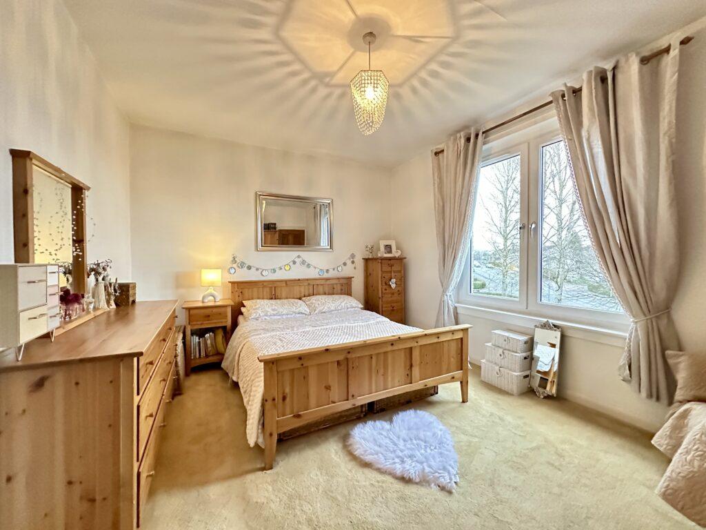 Thornton Street, Glasgow G20 2 bed flat for sale £95,000