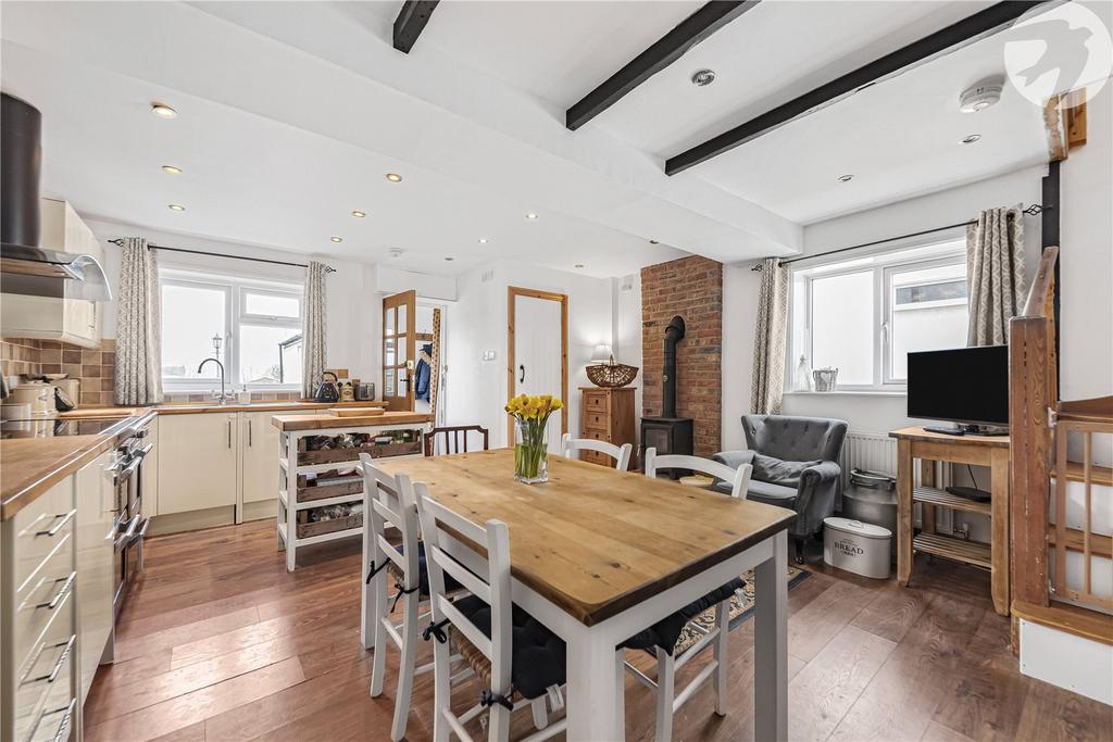 Wested Farm Cottages, Eynsford Road, Crockenhill, Kent, BR8 3 bed semidetached house for sale