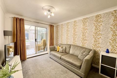 1 bedroom flat for sale, Hoveringham Court, Swallownest, Sheffield, S26 4PA
