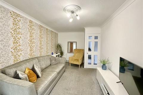1 bedroom flat for sale, Hoveringham Court, Swallownest, Sheffield, S26 4PA