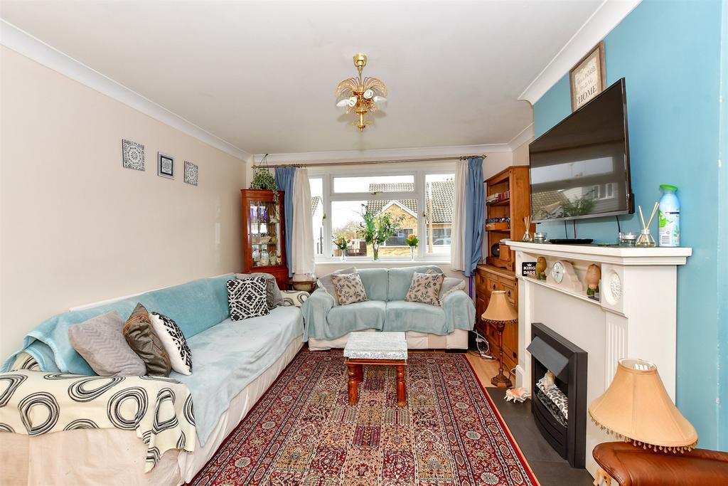 David Avenue, Wickford, Essex 3 bed semidetached house for sale £375,000