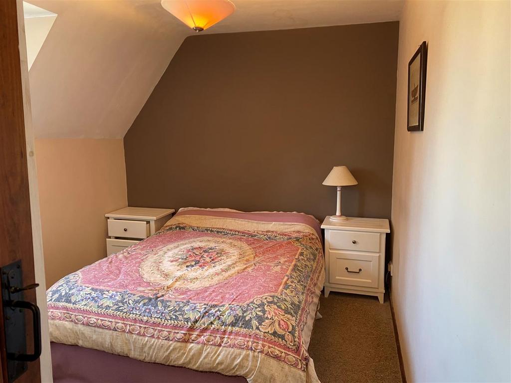 Main double bedroom, car park facing.JPG