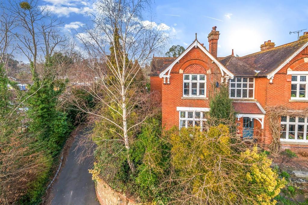 Bow Road, Wateringbury, Maidstone 3 bed semidetached house for sale