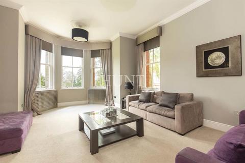 2 bedroom flat to rent, Rosebury Square, Repton Park IG8